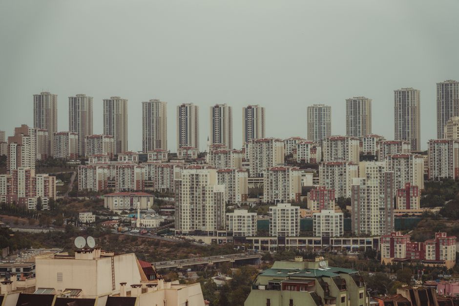 أفق إسنيورت مع أبراج سكنية حديثة