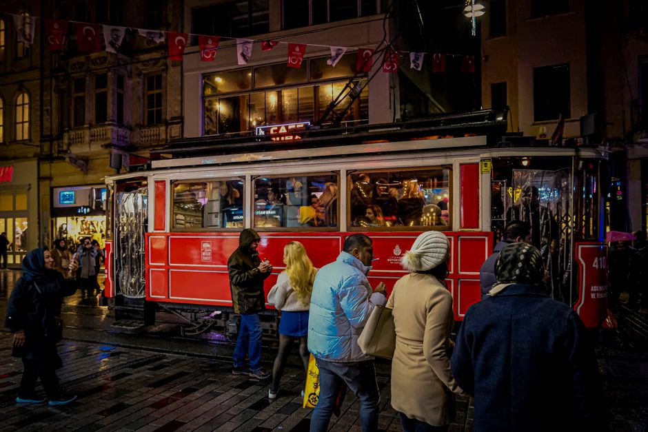 İstiklal-Straße an einem Herbstabend