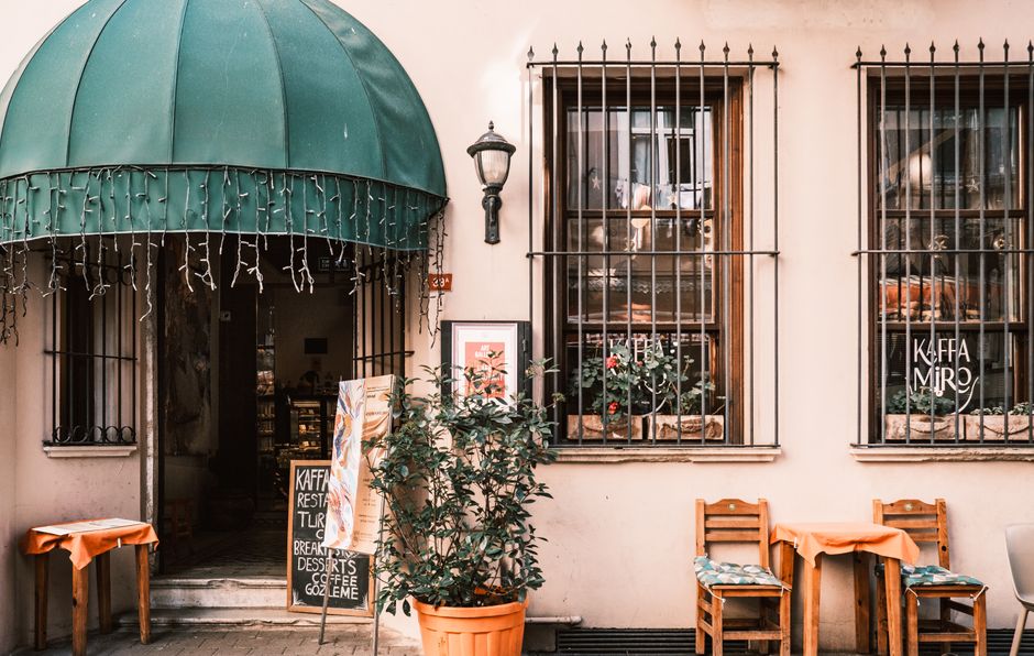 Café-Terrasse im Viertel Karaköy